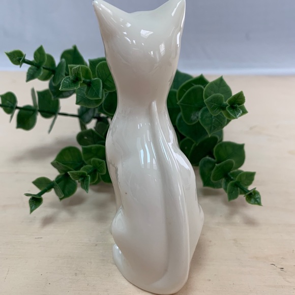 Vintage Belleek Porcelain Kitty Cat - Picture 4 of 8
